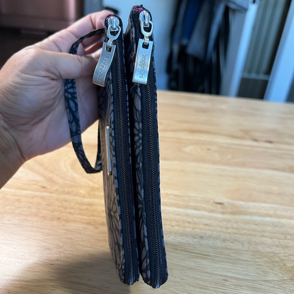 Baggallini Zip Wristlet - Picture 4 of 10